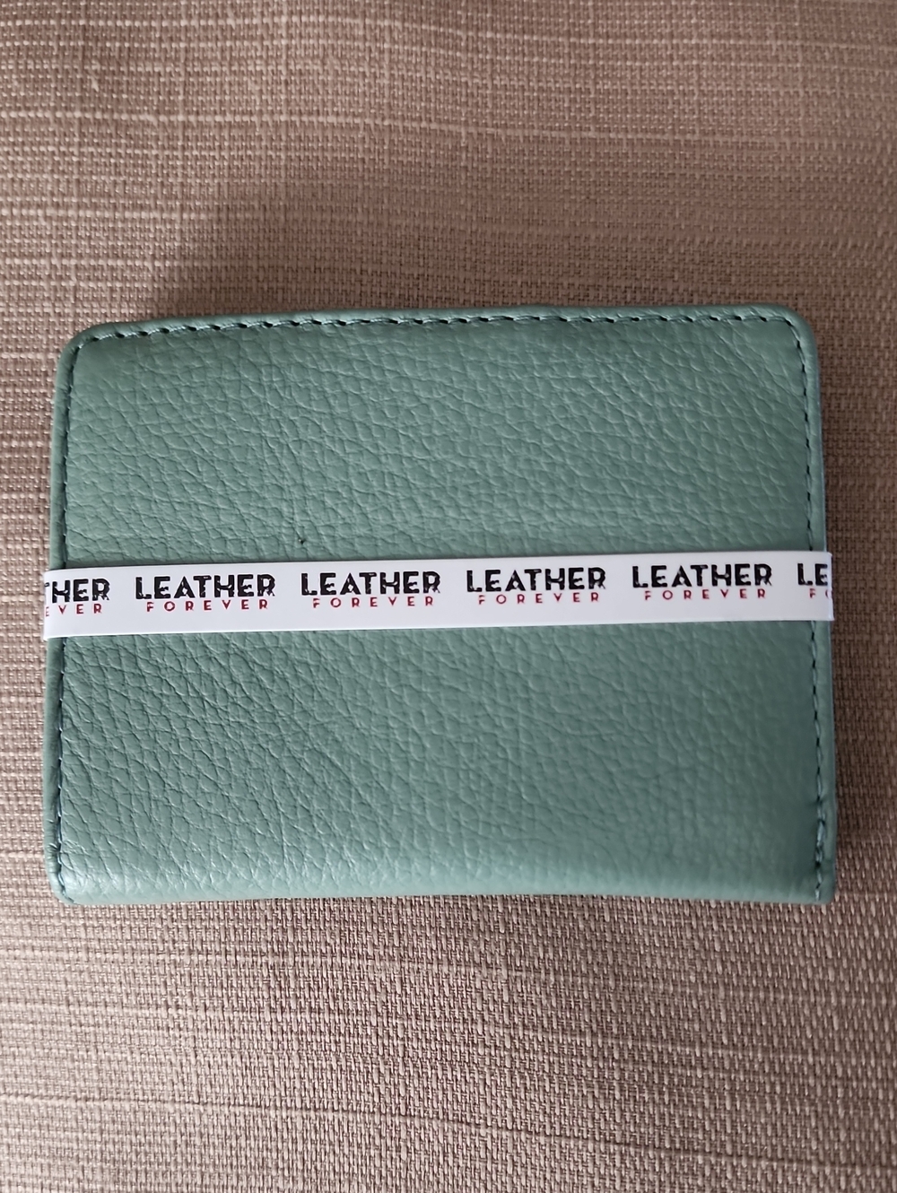 New mundi Sage Leather Card Holder, NWT